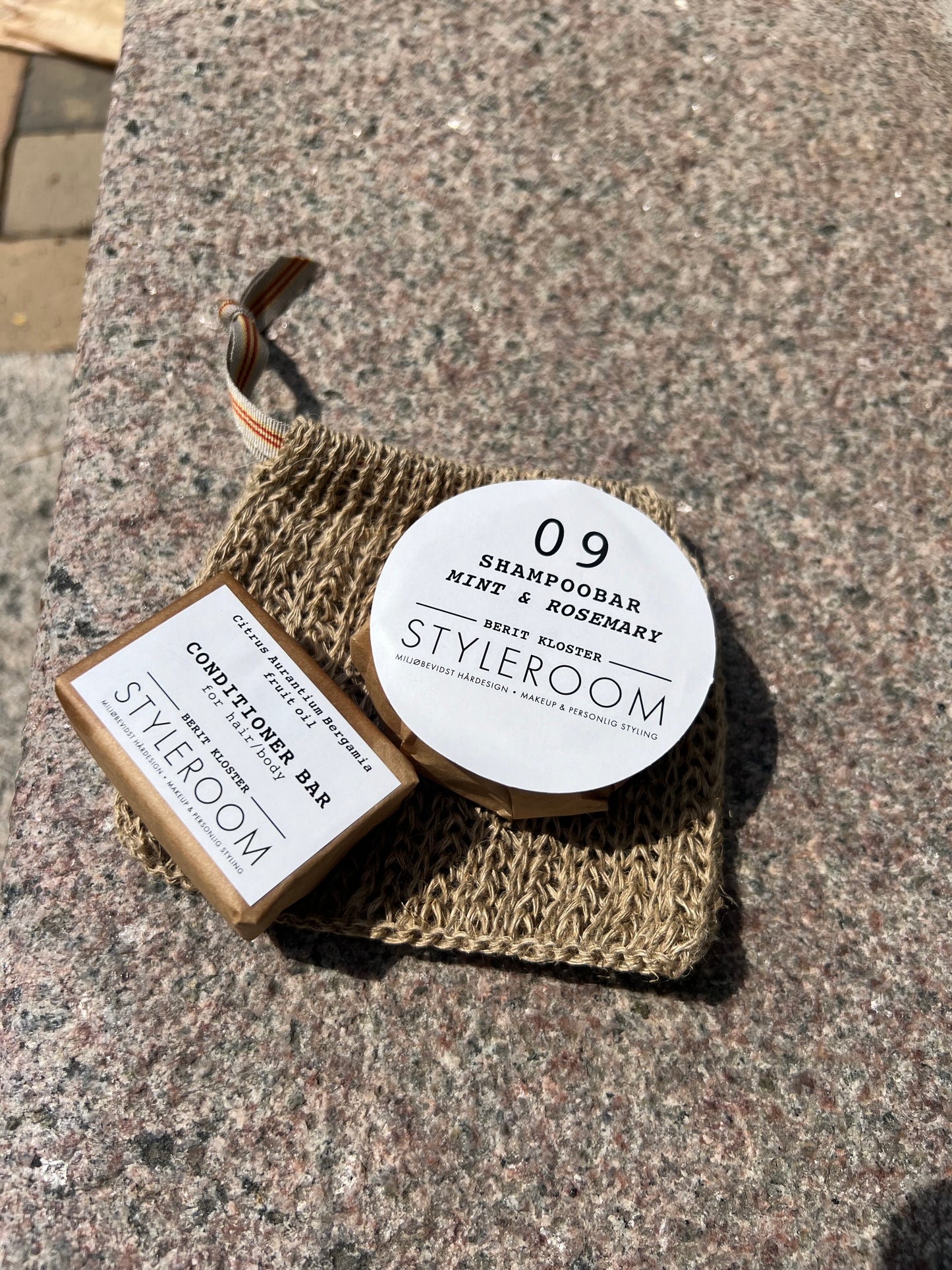 SHAMPOOBAR/CONDITIONERBAR MED HÅNDLAVET HØRPOSE